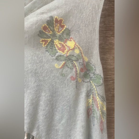 Lulumari Fringe Floral Embroidery Vest - Picture 11 of 16